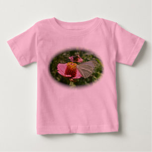 T-shirt Borboleta-do-repolho na camisa-do-bebê da Zinnia