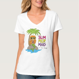 T-Shirt branca, de colo-V, e sereia, de verão