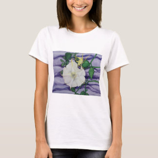 T-shirt branco com a flor branca na lavanda