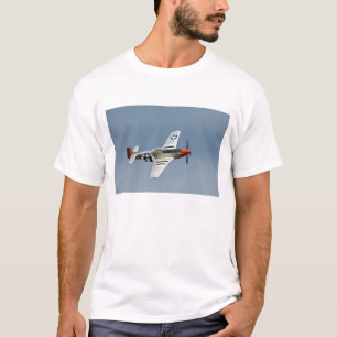 T-shirt Caça P-51D Mustang com marcações do Dia D voando