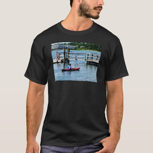 T-shirt Caiaque em Bristol, RI (Frente)