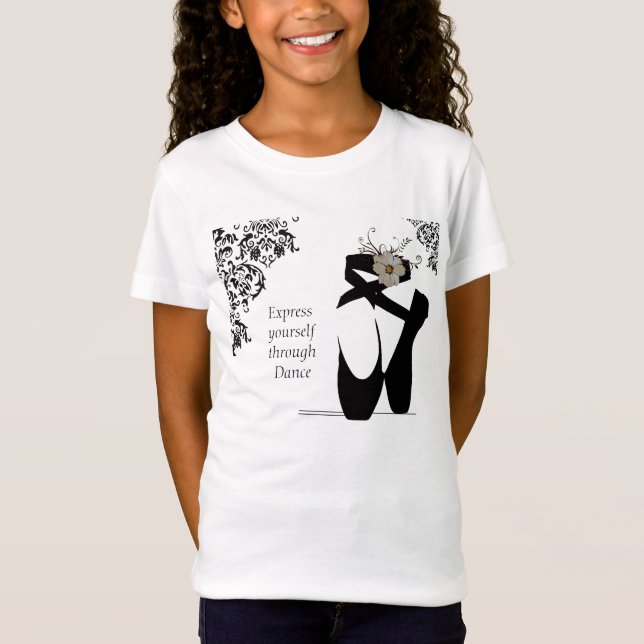 T-shirt Calçados de dedo do pé com convite preto do laço (Frente)