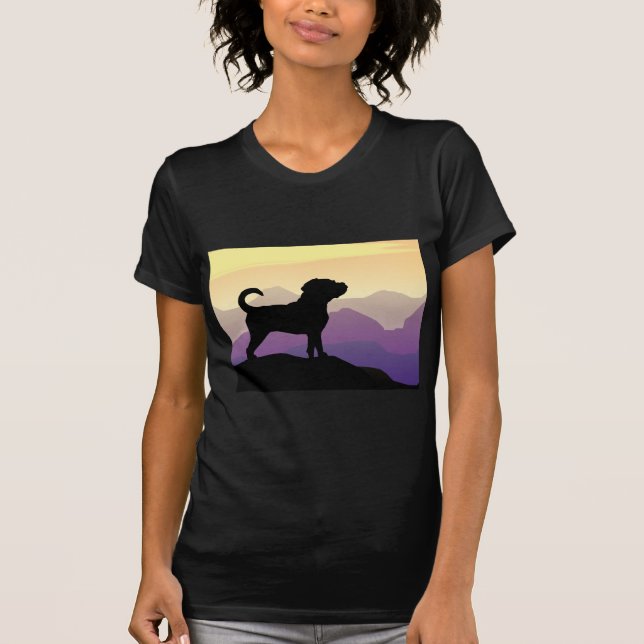 T-shirt Cão de Puggle das montanhas roxas (Frente)