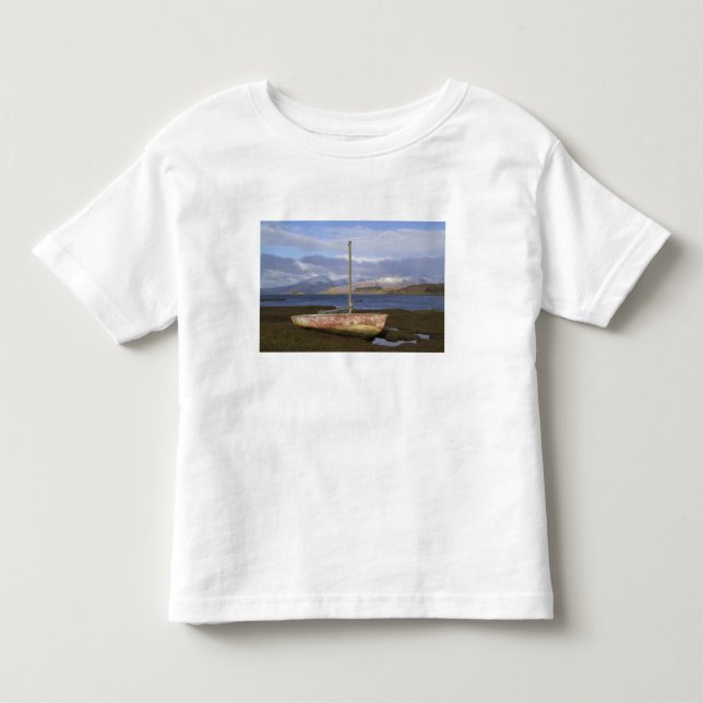 T-shirt Castelo Stalker com barco de pesca em primeiro pla (Frente)