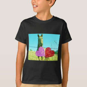 T-shirt Cavalo loiro e corações cor-de-rosa e vermelhos