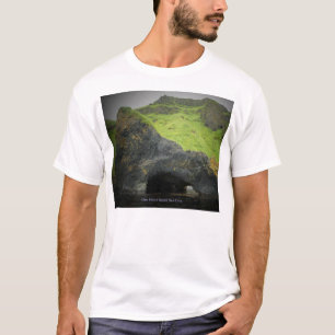 T-shirt Caverna do mar do basalto da ilha de Akun