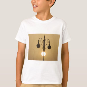 T-shirt Charme Victoriano: Lâmpada de Streetlight Vintage