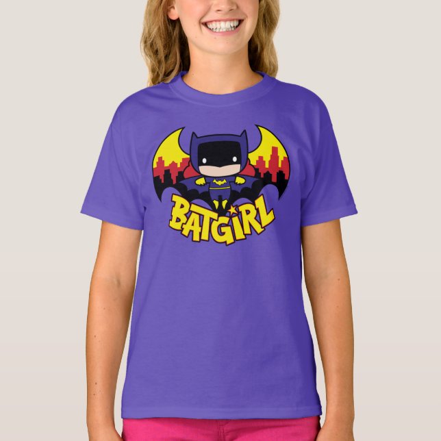 T-shirt Chibi Batgirl Com Skyline & Logo Gotham (Frente)