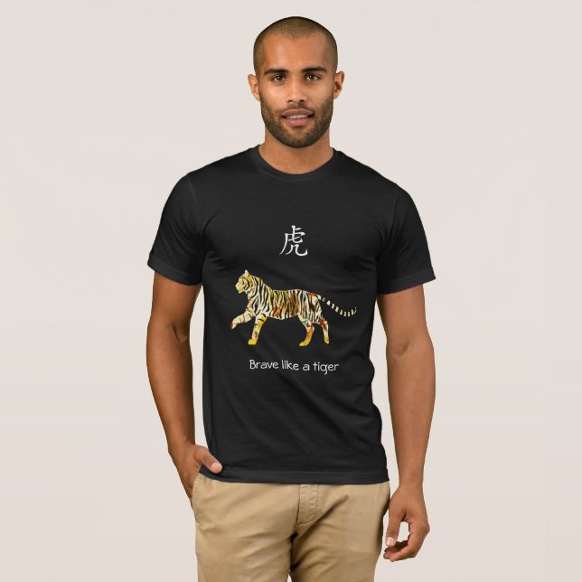 T-shirt chinês do zodíaco - Brave como um tigre (Frente Completa)