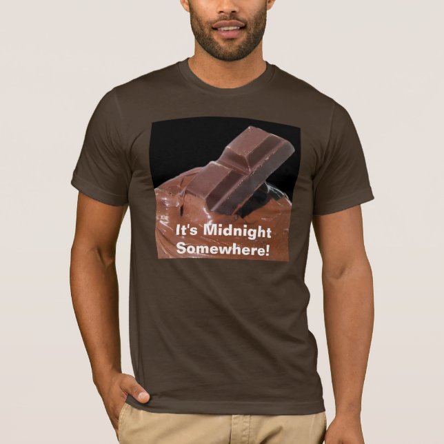 T-shirt Chocolate É Meia-Noite Em Algum Lugar (Frente)