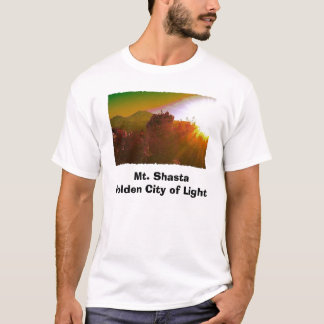 T-shirt Cidade dourada do Mt. Shasta da luz