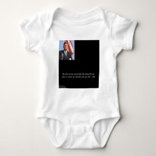 T-shirt Citação de JFK Salvando os Ricos e Pobres