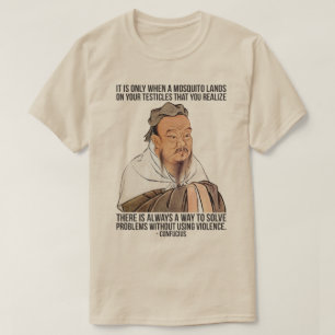 T-shirt Citação Engraçado Confucius - Mosquito nos Testícu