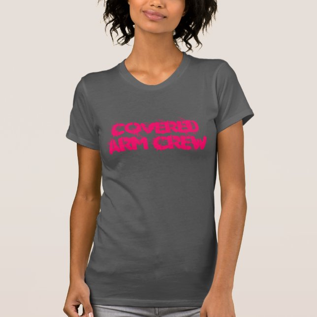 T-shirt coberto do grupo do braço (Frente)