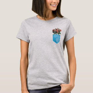 T-shirt com rosa do bolso