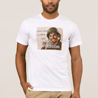 T-shirt Como sobre um copo quente agradável da LIBERDADE