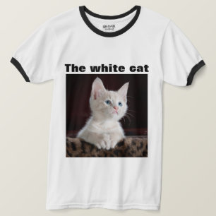 T-Shirt Cor branca com um design distinto