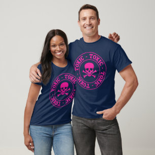 T-shirt cor-de-rosa tóxico do crânio