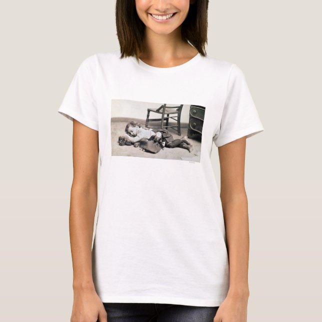 T-shirt Criança com boneca, C1895 (Frente)