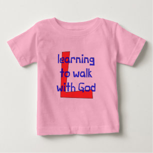 T-shirt cristão do bebê - aprendendo andar