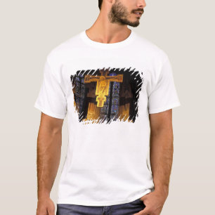 T-shirt Crucifixo acima do altar alto nos Papais noeis