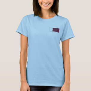 T-shirt da DK da bandeira e do mapa de Qatar