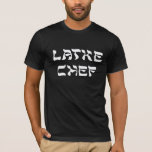 T-shirt da obscuridade do cozinheiro chefe do<br><div class="desc">Não faz todos latkes do amor em Chanukah!   Este é um grande presente para o cozinheiro chefe do Latke,  pessoa que ama fazer latkes de Chanukah,  aquelas panquecas de batata carregado da caloria que todos ama comer com compota de maçã ou creme de leite.  Chanukah feliz!</div>