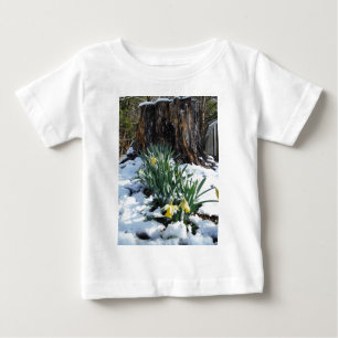 T-shirt Daffodilos amarelos na neve