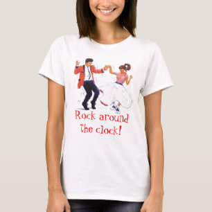 T-shirt dançarino do balanço com os calçados da saia e 