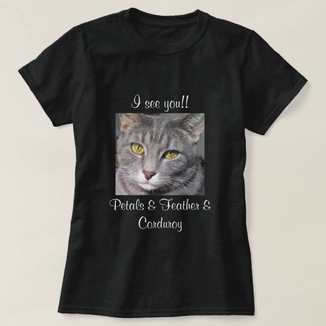 T-shirt das pétalas & da pena & do veludo de (Frente do Design)