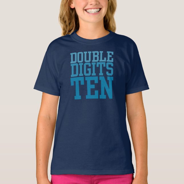 T-shirt de 10.º aniversário da RTE-D com Dígitos d (Frente)