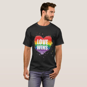 T-shirt de LGBT - o amor ganha o coração do