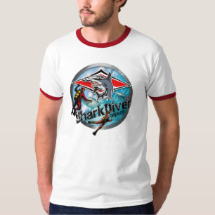 T-shirt desenhos animados do mergulhador do tubarão