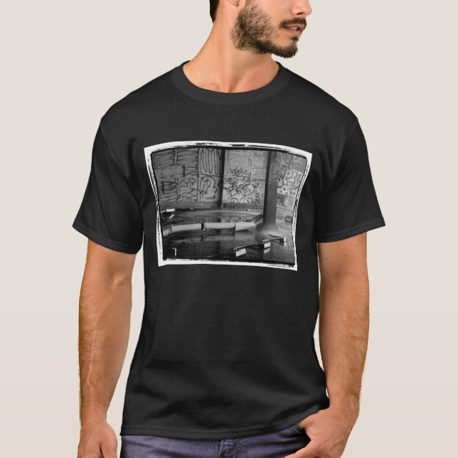 T-shirt Desolate - série de degradação urbana - Detroit (Frente)