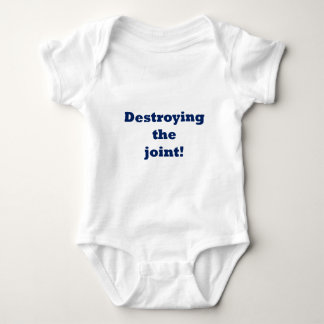 T-shirt destruindo a junção