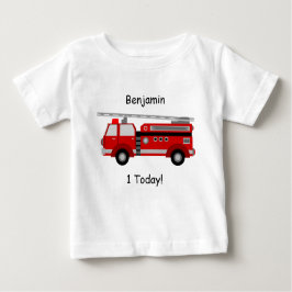 T-shirt do bebê com carro de bombeiros, nome e