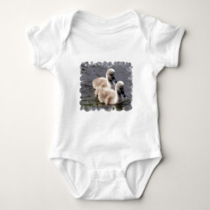 T-shirt do bebê das cisnes do bebê