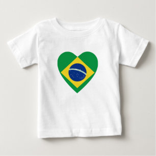 T-shirt do coração da bandeira de Brasil