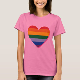 T-shirt do coração do cartel do arco-íris dos