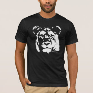 T-shirt do design da pintura pistola da leoa