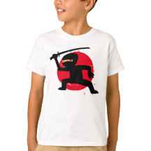 T-shirt do Ninja do miúdo pouco