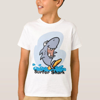 T-shirt do tubarão do surfista