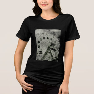 T-shirt do V-pescoço das senhoras da roda da
