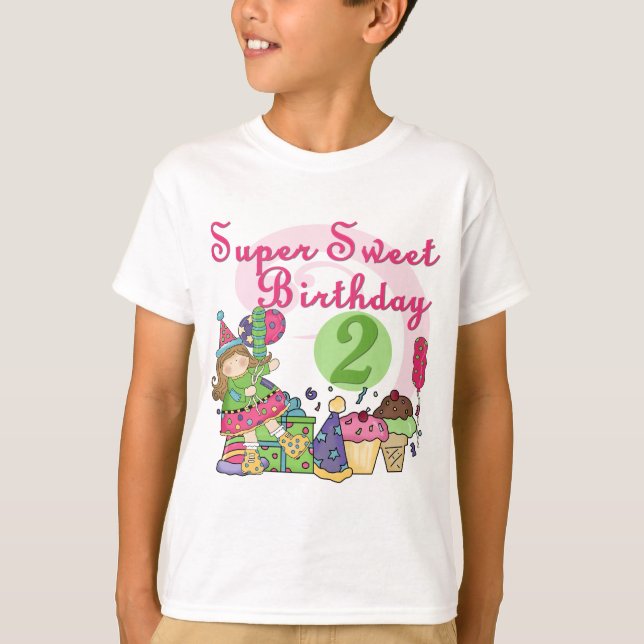 T-shirt doces super e presentes do segundo anivers (Frente)