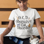 T-shirt Doença Obsessiva de Gatos<br><div class="desc">Eu adoro os meus gatos. Eu tenho TOC,  Transtorno Obsessivo de Gatos. Um gatinho engraçado que faria um presente de gatinho excelente para alguém que gosta de gatinhos fofos. As diferentes raças de gatos estão rastejando nas letras desta camiseta gata fofa.</div>