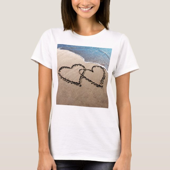 T-shirt Dois Corações Na Areia (Frente)
