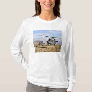 T-shirt Dois helicópteros de HH-60 Pavehawk que