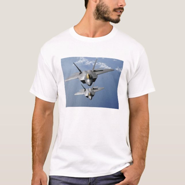 T-shirt Dois Raptores F-22 sobrevoam o Oceano Pacífico (Frente)
