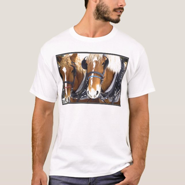 T-shirt dos cavalos de esboço de Clydesdale (Frente)