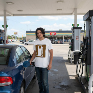 T-shirt dos homens do sinal de estrada da gasolina